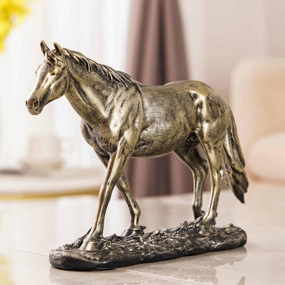 Estatueta Artesanal de Cavalo Vintage em Resina - Image 3
